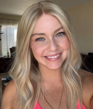 Georgia | Dimensional Vanilla Butter Blonde Echthaarperücke |Lace Front | Niedrige Dichte